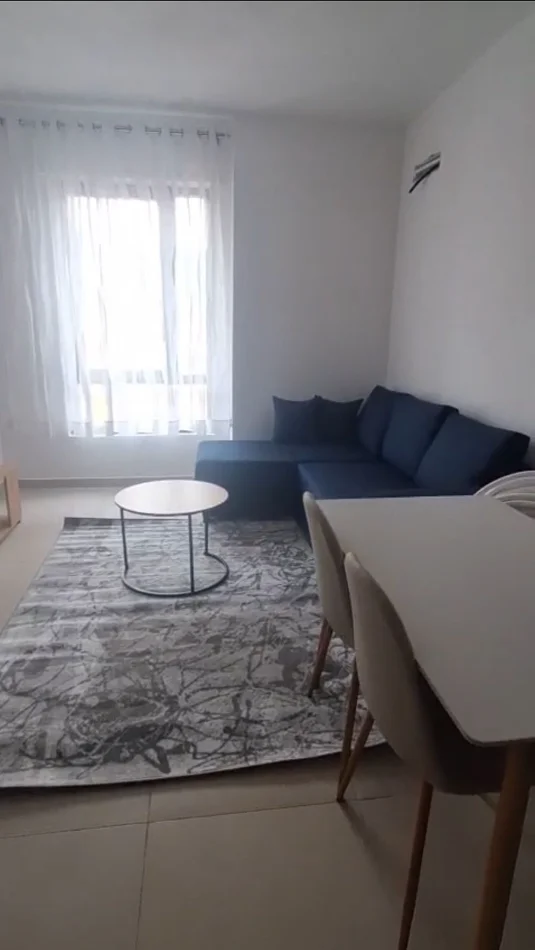 Jepet me Qera Apartament 1+1 te Zona e 5 Maji, i mobiluar totalisht ,  500 MIJE LEKE