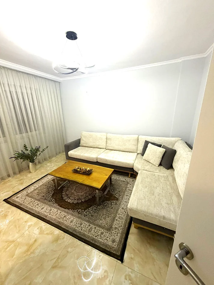 🏡 Jepet me Qera Apartament 1+1 tek Irfan Tomini, te Pallati me Shigjeta,   500 mije leke
