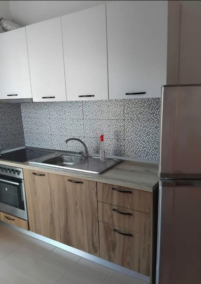 🏡 Jepet me Qera Apartament 1+1 tek  Rruga  