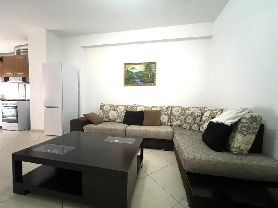 🏡 Jepet me Qera Apartament 2+1+2 ne Astir tek Vila L, 500  Euro