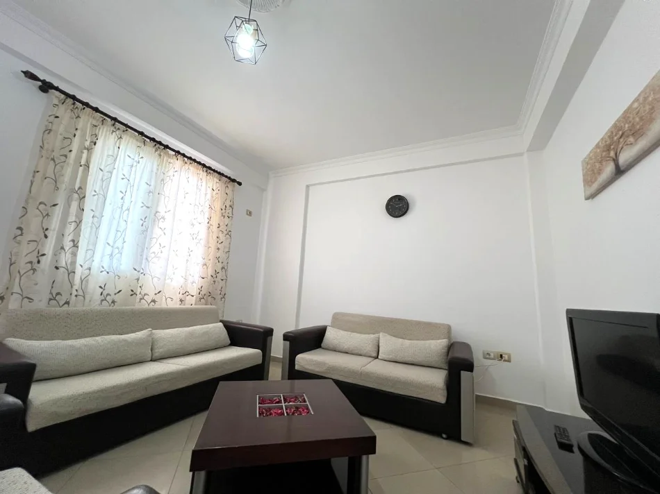 🏡Jepet me Qera Apartament 2+1 Ne Astir,  Qeraja qe keni kerkuar per 4 ose 5 persona, shtepi e paster me ndricim  420 Euro