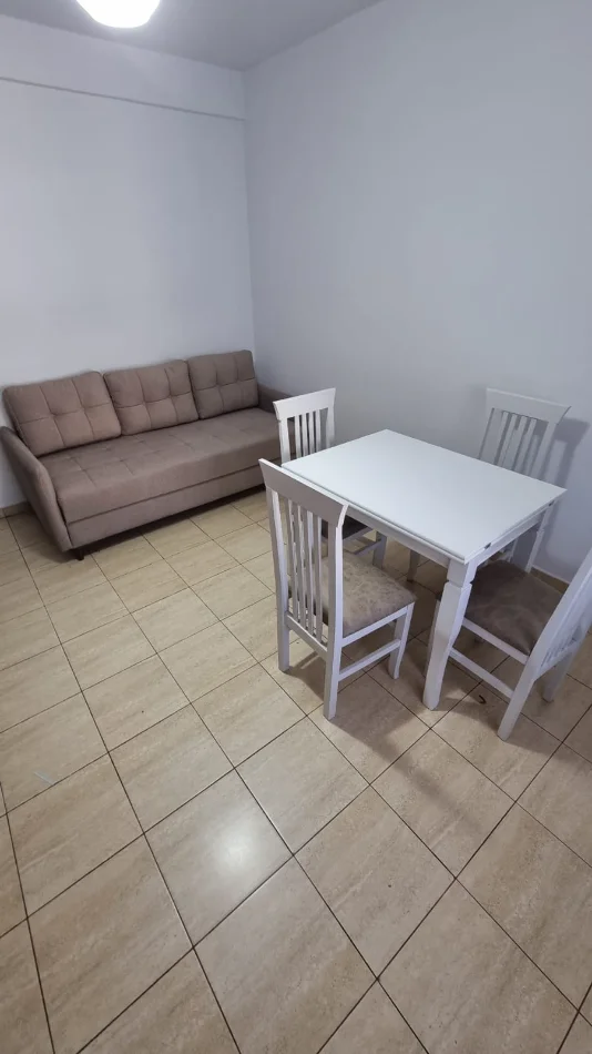 Jepet me Qera Apartament 2+1 Prane Zogut  te Zi,  550 Eur
