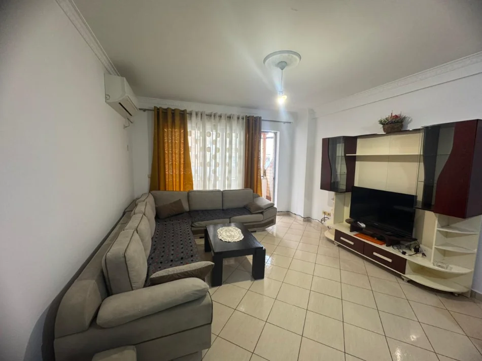 Jepet me Qera Apartament 2+1 në Astir.