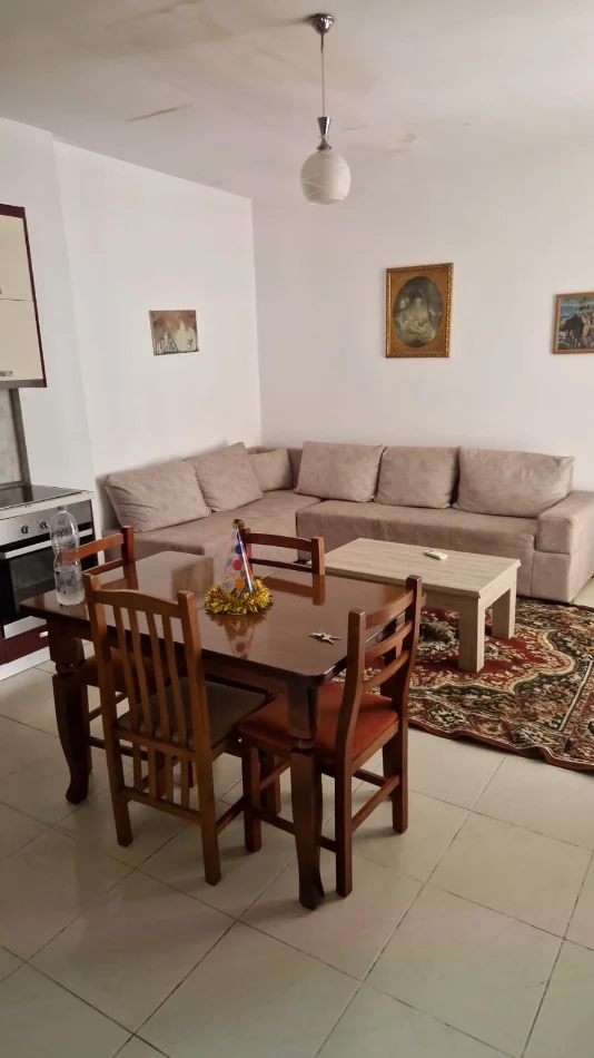 🏡 Jepet me Qera Apartament 2+1 tek Rruga e Dibres tek Vila Gold,   500 mije leke