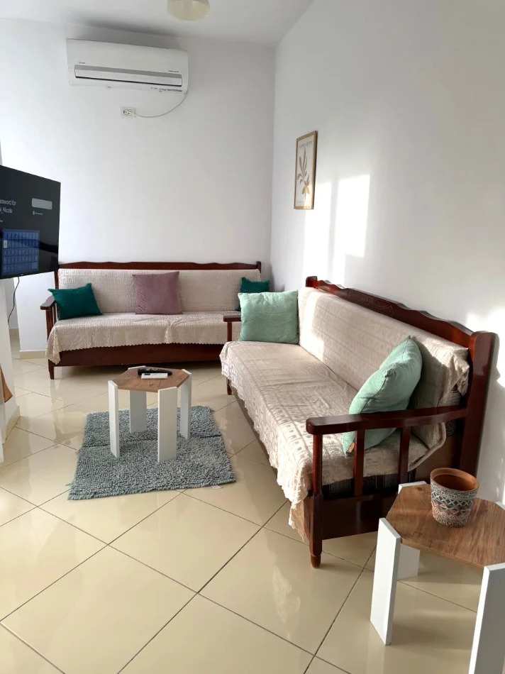 Jepet me Qera Hyrje 1+1 shume e mire tek Fakulteti i Mjeksise tek Spitalet, QSUT, 500 Euro