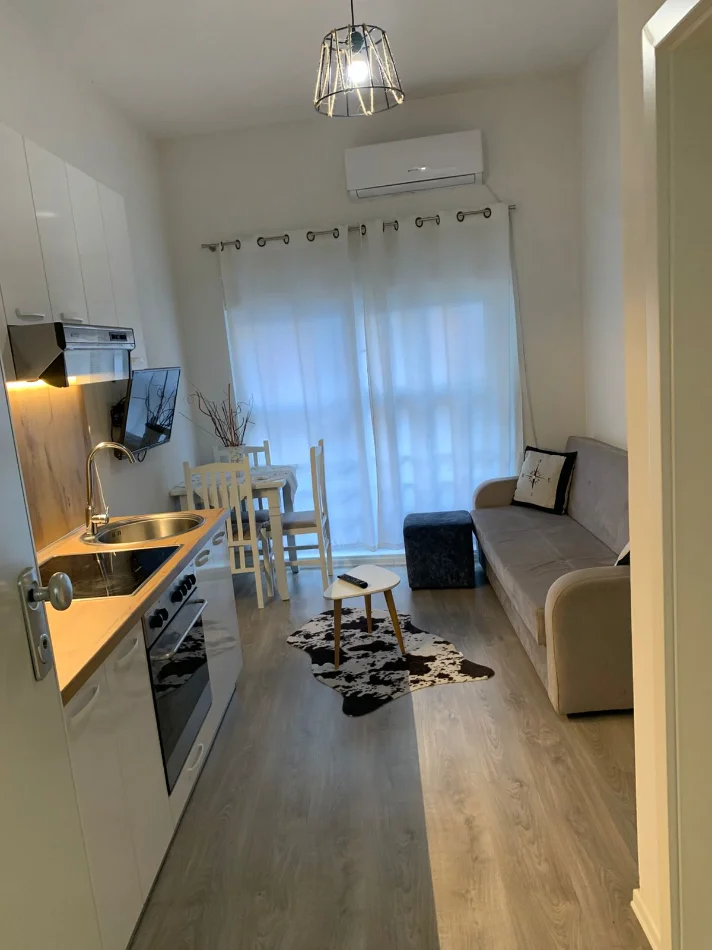 Jepet me Qira Apartament i sapomobiluar në Ali Demi, Kompleksi Mangalem, 350 €URO