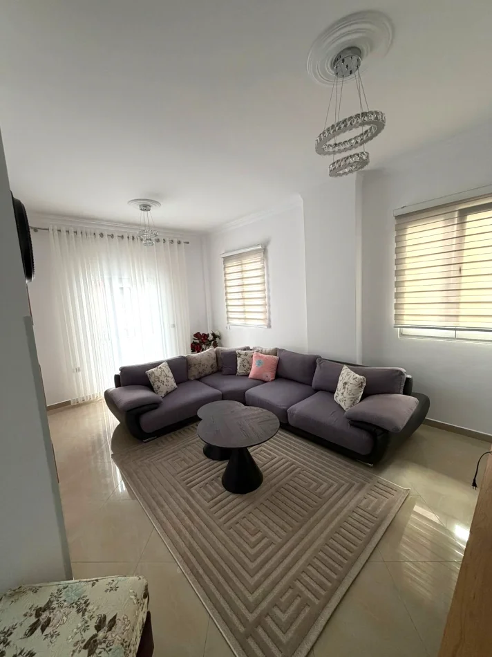 Jepet me qera 2+1+2 , 110 m² ,600 € , tek Kodra e Diellit, prane Eleonores