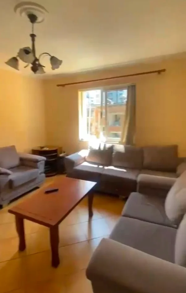Jepet me qera 2+1+Ballkon , 110 m² 500 € (Rruga e Kavajes)