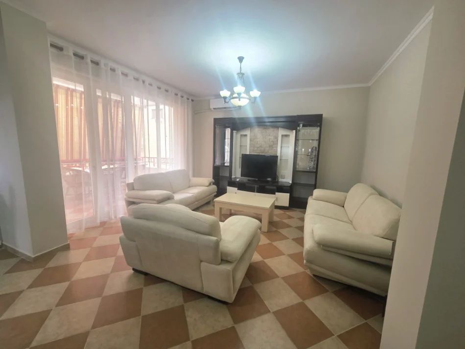 Jepet me qera 3+1+2Ballkon+Parkim , 118 m² 1.000 € (Rruga e Elbasanit)