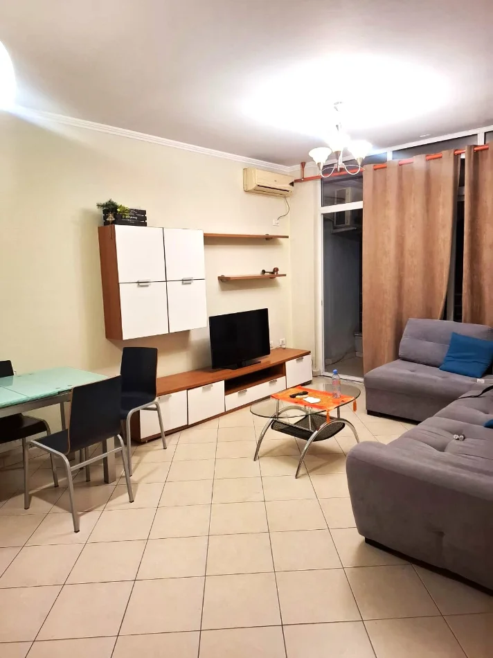 🏡 Jepet me qera apartament 1+1+Ballkon – 600 €/muaj | Komuna e Parisit