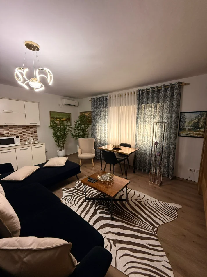 Jepet me qera apartament 1+1+Ballkon Kati 2, 75 m² 700 € (Shkelqim Fusha)