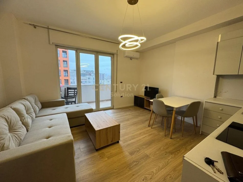 Jepet me qera apartament 1+1 Kati 5, 70 m² 650 € (pranë Kompleksit Dinamo)