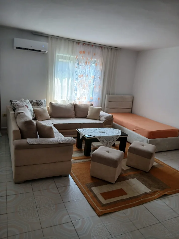 Jepet me qera apartament 1+1 