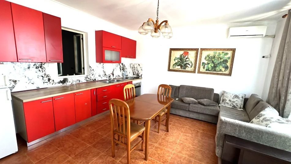 Jepet me qera apartament 2+1, Kati 3 i nje shtepie private me tarrace, 550 €