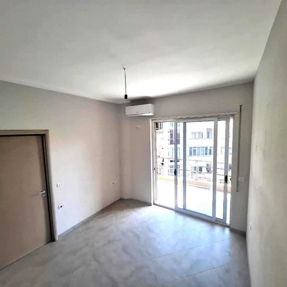 🏡 Jepet me qera apartament 2+1 gjysem i mobiluar ne Fresk I 45.000 Leke/muaji