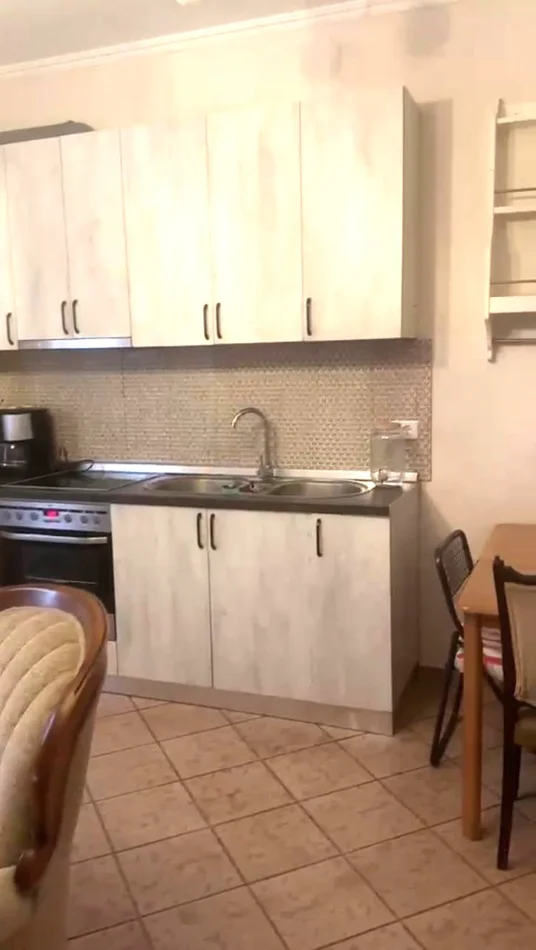 🏡 Jepet me qera apartament 2+1 te Fakulteti i Mjeksise – 500€ / muaj