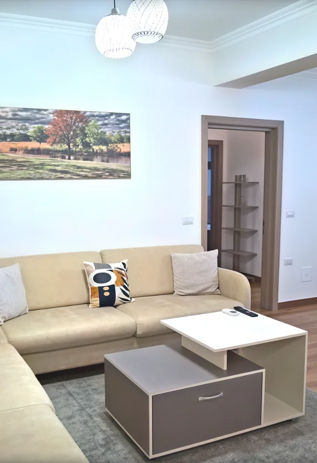 🏡 Jepet me qera hyrje 2+1+2 vende Parkimi – Te QSUT, Shkolla e Bashkuar
