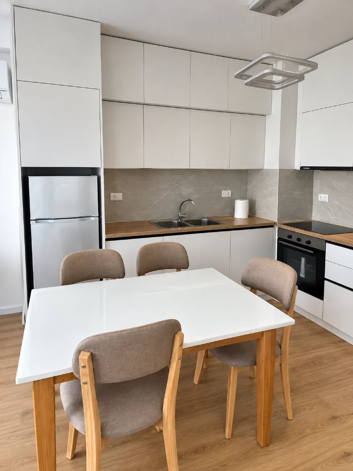 🏡 Jepet me qira apartament 1+1+ballkon per 450€ te Rezidenca Kadiu, prane te Ali Demi