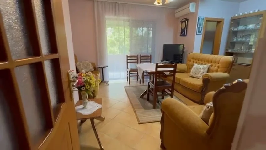 Jepet me qira apartament 2+1 , per 4 banore , tek Bkt ne Ali Demi , 380 €