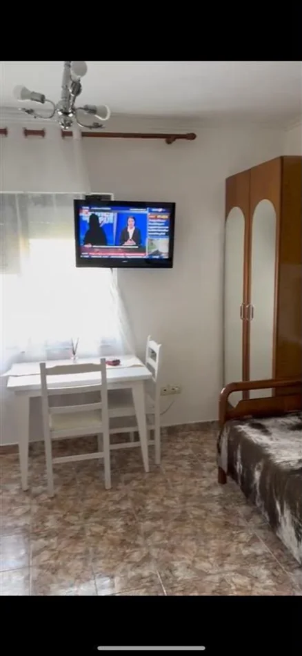 Jepet me qira garzoniere – Rruga Bardhyl, pranë Bar Oslo, 350 EURO