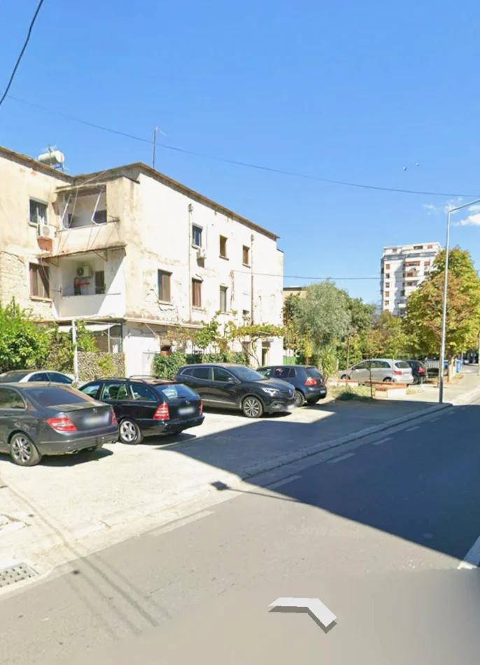 Jepet shpi private2+1 + 2 poste pakimi (ne Laprake prane Spitalit Ushtarak)