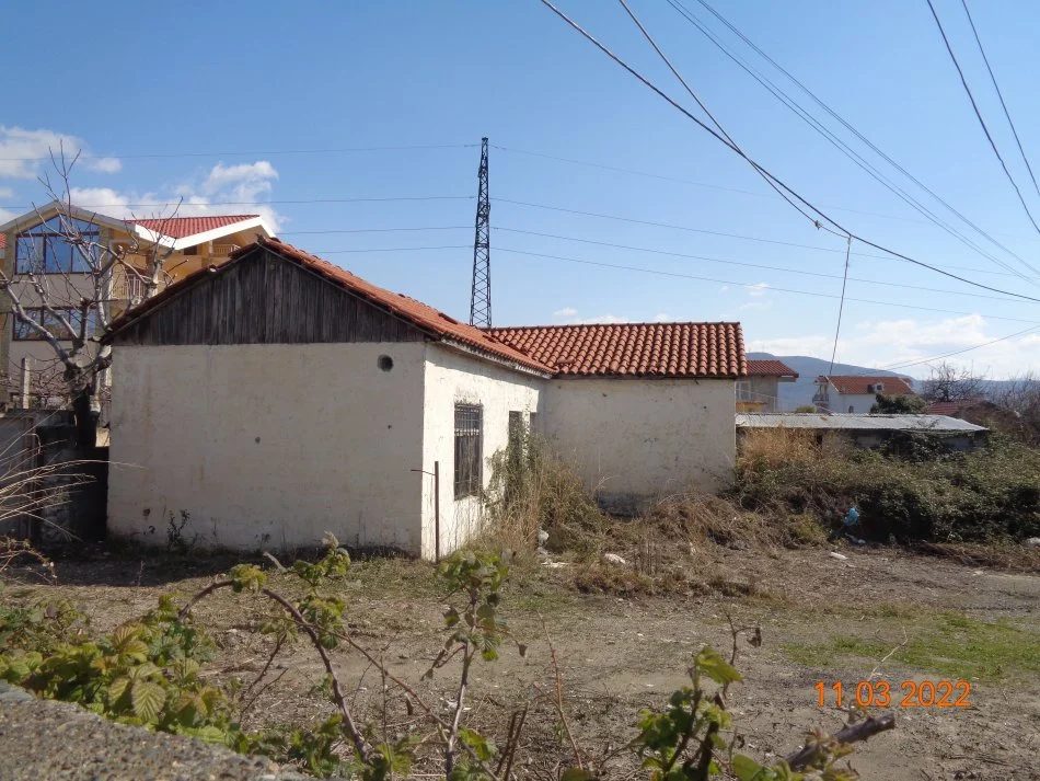 Lezhe - Ishull, Shitet Truall me siperfaqe 200 m² dhe Ndertese me siperfaqe 61 m², Cmimi Fillestar 2,400,000 Leke