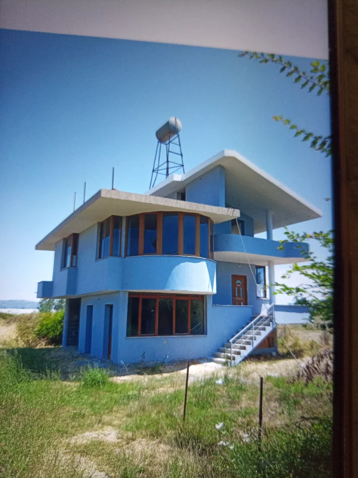 Lushnje, shes shtepi dy kat 220m2 + toke 1500 m2, 95000 € (Krutje, Zhym)