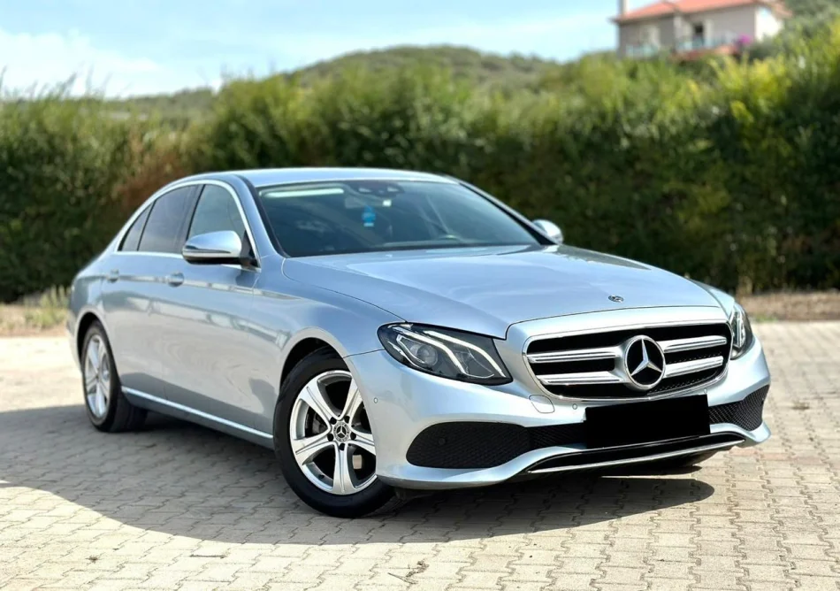 Lushnje, shitet Mercedes Benz E200 D Nafte, blu e hapur automatik Klima 210.000 km 15.500 €