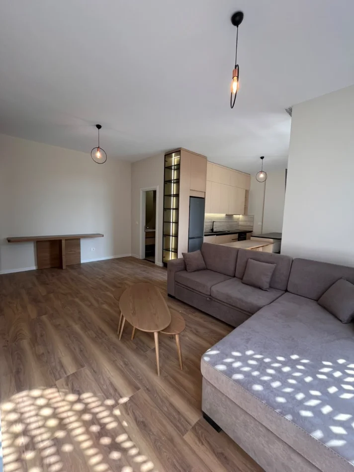 ME QERA:2+1+2wc📍Bulevardi i Ri (Quartum Residence - Perballe SPAK) - 90,000 Leke/Muaj || Pallat V.2026 - Or: JUG🌞 - SP.120m² | E Investuar ne detaje