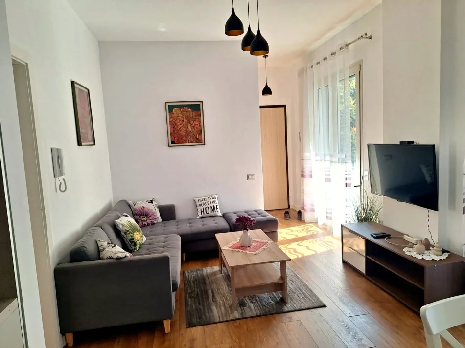 ME QERA: 2+1+2wc 📍Rruga e Elbasanit (Prane Ambasades Amerikane) - 80,000 Leke/Muaj - K.2 - SP.85m² || Akses i Shpejte Drejt Faciliteteve