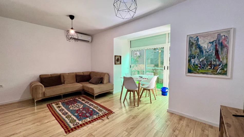 ME QERA: 2+1 📍Myslym Shyr (Prane Drejtoris se Policis) - 65,000 Leke/Muaj - Kati.1 - SP.80m² - E Rinovuar Totalisht - Akses shume i favorshem