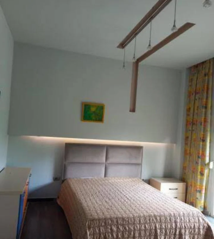 Mali Robit, apartament 1+1 Kati 1, 70 m² 400 € (Rruga Skenderbeu)