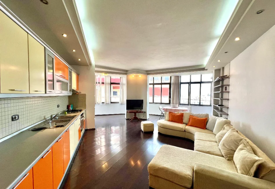 Me Qera: 2+1+2 Ballkone 📍 Perballe Kristal Center (Te Big Market) - 60,000 Leke/Muaj - Kt.5 || Sp.112m²