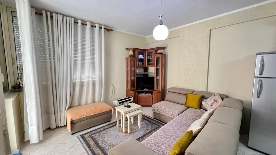 Me Qera: 2+1+2wc📍Brryl (Buze Rruge Kryesore) - 60,000 Leke/Muaj - S.115m² - Pallat i Ri me dy ashensor