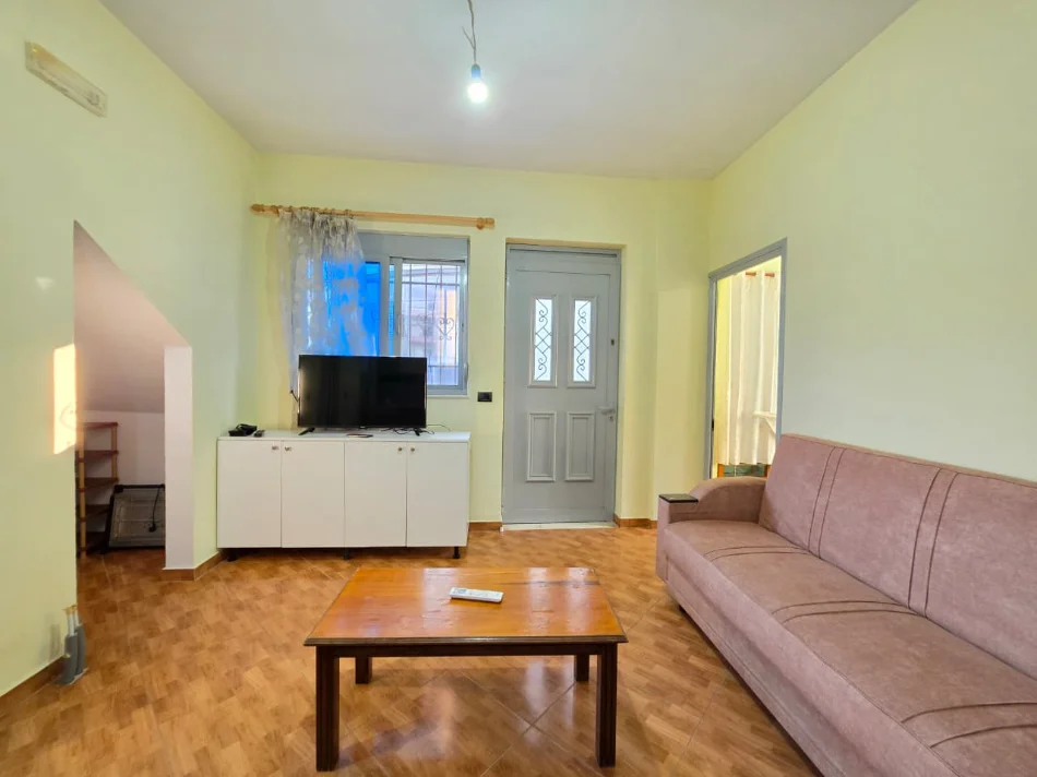 🏡 Me Qera: 2+1 | 80 m² | Fakulteti Ekonomik – Gramoz Pashko | 45.000 Lekë/Muaj
