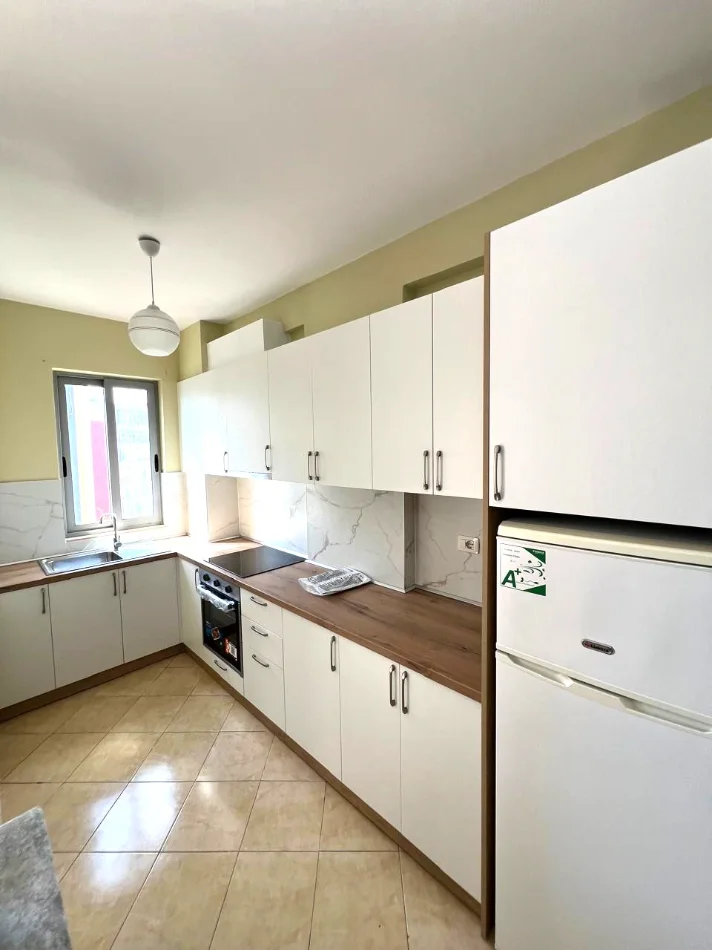 🏡 OKAZION, Jepet me Qera Apartament 2+1+2 📍 Pas Ozone ne Astir  ne fillim te Unazes Me mobilim totalisht te ri, te sapo investuar ,  550 MIJE LEKE