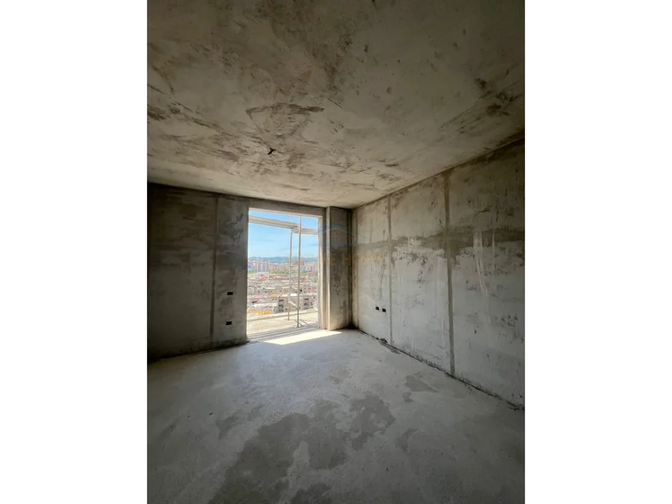 OKAZION, shitet apartament 2+1 me post parkimi Kati 9, 99 m² 205.000 € (Rruga Egnatia , Don Bosko)