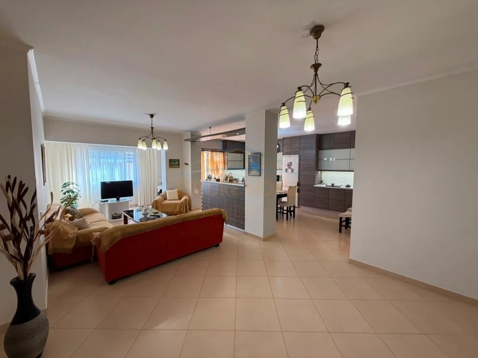 Pogradec, shitet apartament 3+1+Ballkon Kati 3, 145 m² 195.000 €