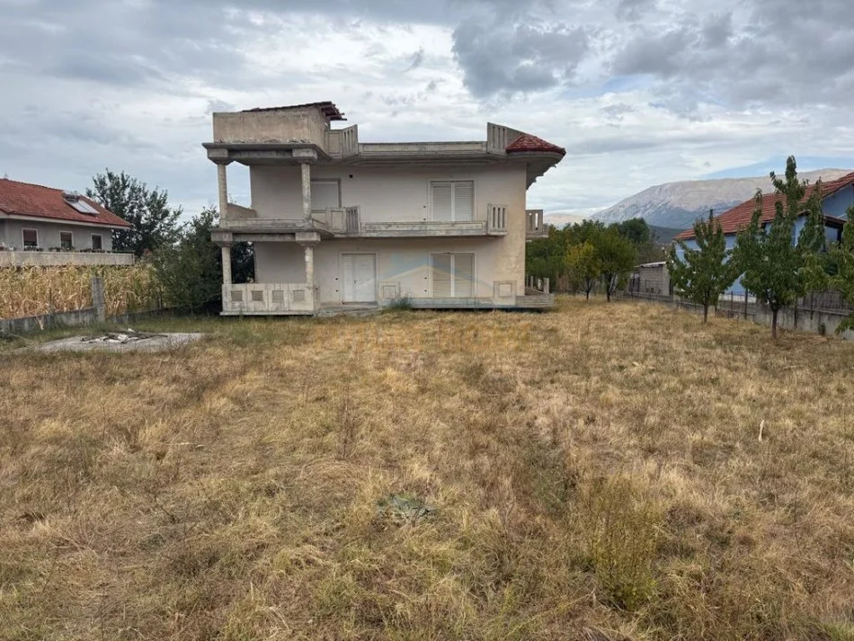 Pogradec, shitet shtepi 2 Katshe Kati 2, 1.495 m² 249,000€ (Geshtenjas)