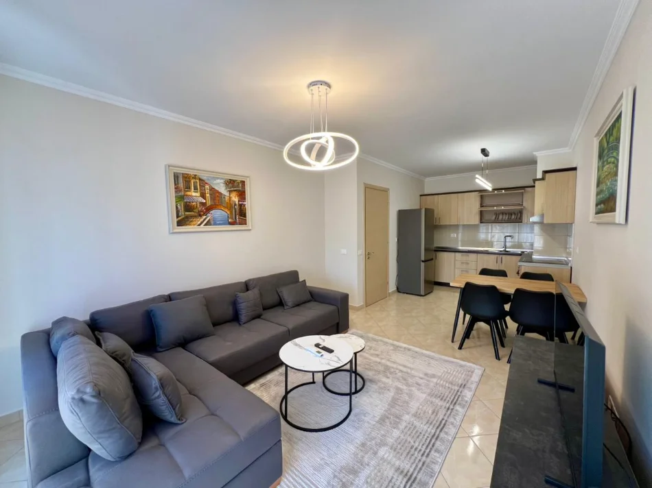 Qira. 21 dhjetori. Apartamkent 1+1  600 €