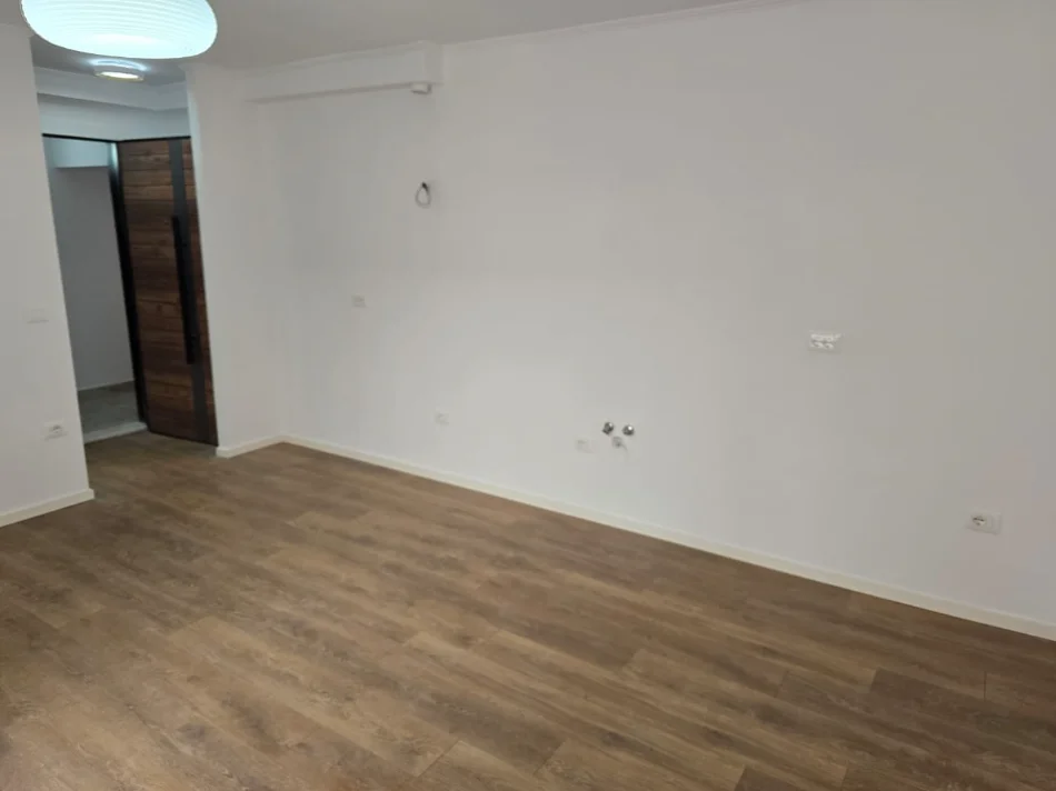 🏠 SHITET: 1+1 & 1Bllk (📍Ish - Tregu Elektrik / Bar Britaniku )🔥 50m² || Kt.3️⃣ Super mundësi investimi || Sapo rinovuar ✨️ 115.000€  💶💶