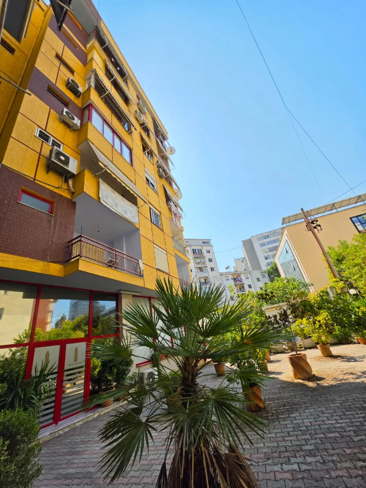 🔥SHITET: 3+1+2 WC 📍 Zogu i Zi - Kryqi i Kuq | (Planimetri Perfekte) Pallat i V. 2013 • Pozicion i shkëlqyer 💥 240,000 Euro