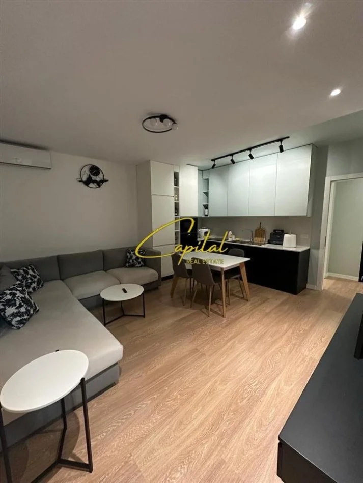 Shitet apartament 1+1 rruga 5 maji 160.000 euro