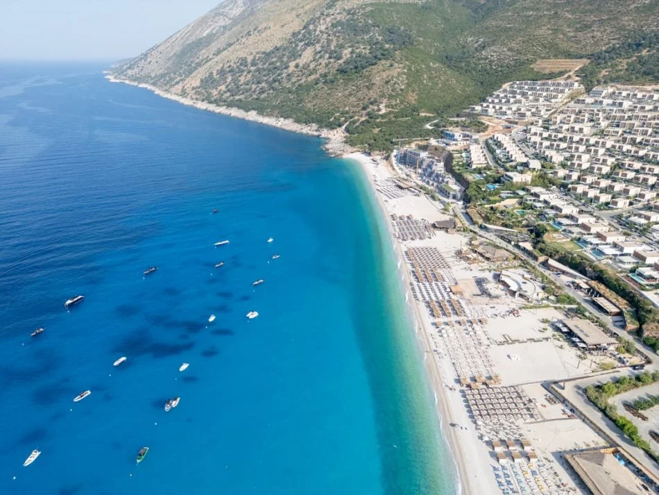 Shitet apartament 2+1+2  ne palase- dhermi