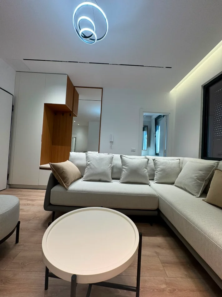 Shitet apartament  2+1+2 + parkim   260.000 € (rruga elbasanit)