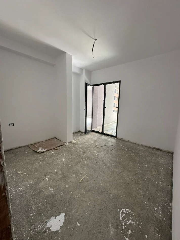 Shitet apartament 2+1+2  prane xibrakut    219.000 €