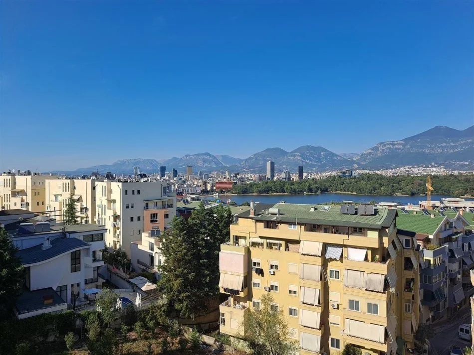 Shitet apartament 2+1 liqeni i thate 25.500.000 leke fh-45900