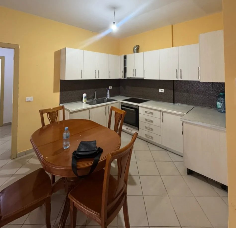 🏡✨ SHITET APARTAMENT 2+1 NË YZBERISHT | 140,000,000 LEKË 💰🔑🌿Pjeserisht e mobiluar