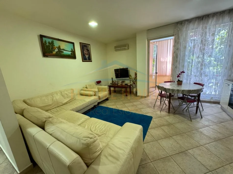 Shitet apartament 2+1 rruga e kosovareve