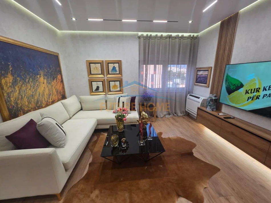 Shitet apartament 2+1 zogu i zi